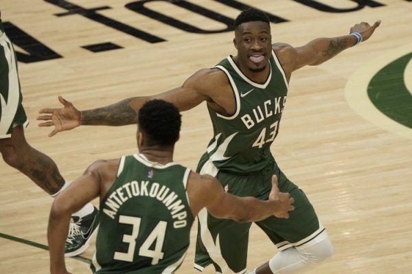 Antetokounmpo: Tập trung vào phòng thủ. Đây là vai trò của tôi. Hiệu suất chống lại Ý là hữu ích cho