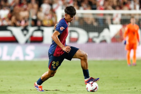RAC1: Barcelona đã đăng ký thành công Bernal, mặc áo số 22 trong mùa mới