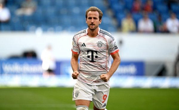 100 bàn thắng nhanh nhất trong năm giải đấu lớn trong thế kỷ 21: Kane 104 trận ở Bundesliga, Ronaldo