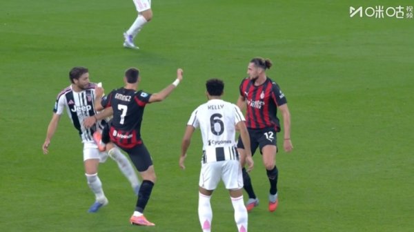 Nó trông rất nguy hiểm 😬jimenez bước lên háng của Locatelli, nhưng trọng tài