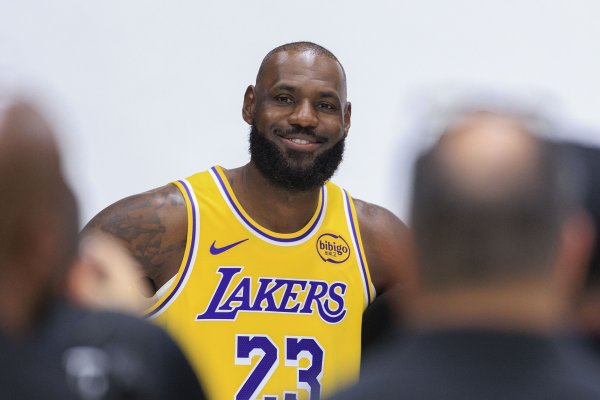 Bỏ lỡ trận mở màn sự nghiệp thứ 23! James ghi trung bình 25,2 điểm, 8,1 rebound và 5,7 kiến ​​​​tạo 