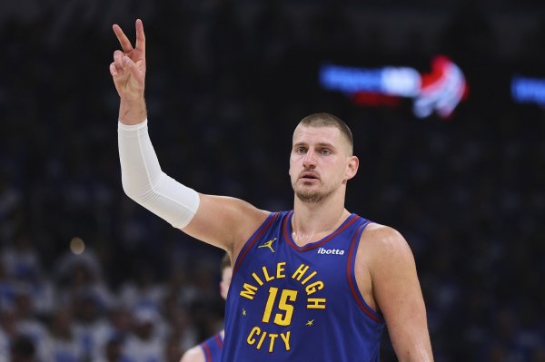 Jokic: Chúng tôi chưa bao giờ là ứng cử viên vô địch, ngay cả năm chúng tôi vô địch, mục tiêu cho mù